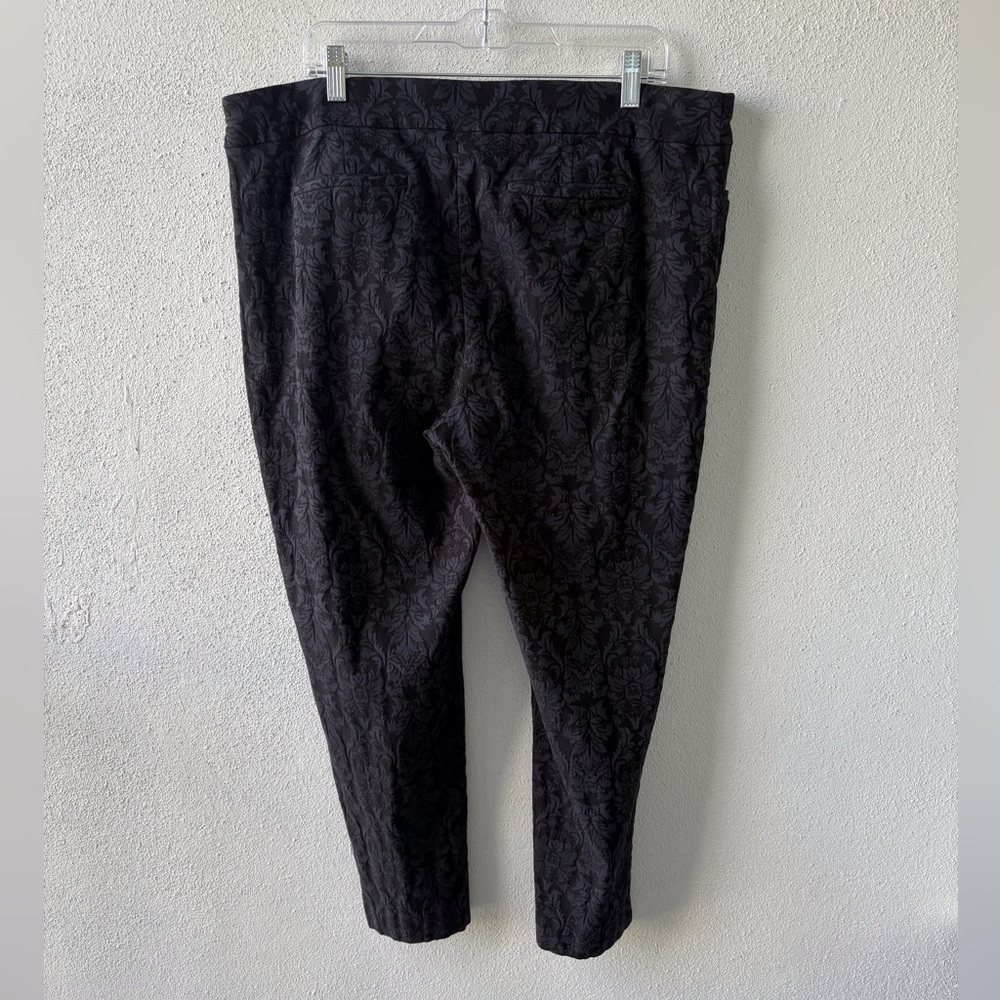 Chico’s Black Texture Floral Pull On Ankle Pant Size 18 Stretch Dressy or Casual - Picture 3 of 13